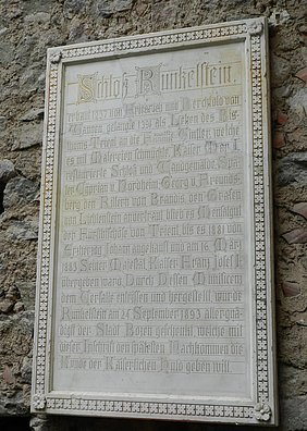 Gedenktafel auf Schloß Runkelstein